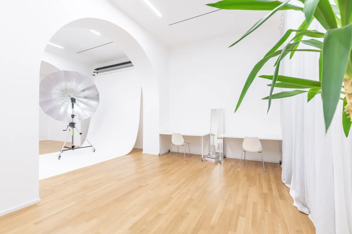 Versatile Photography Studio in Historic Building, 110 sqm, art exhibition, pop-up rental in Milano