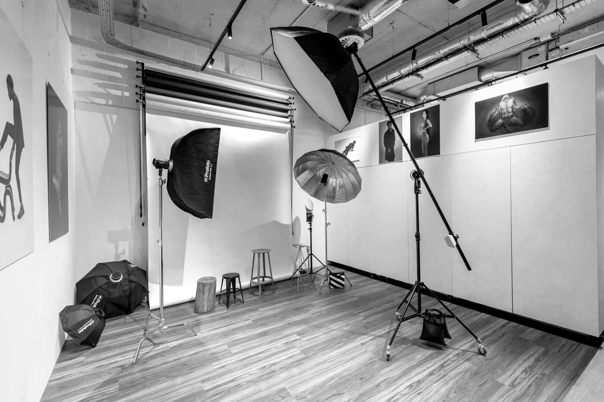 Versatile Photography Studio with Screening Room Features, 30 sqm, photo shoot, pop-up rental in Greater London, second inte…