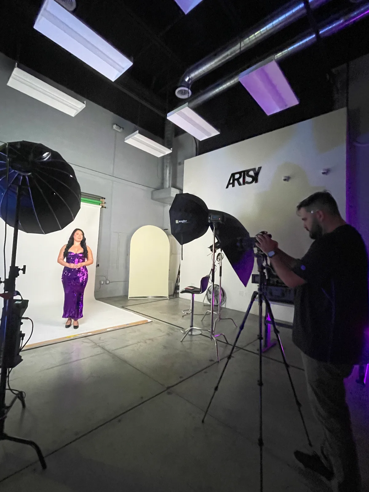 Versatile Podcast Studio for Creative Events, 160 sqm, workshop, pop-up rental in Doral, additional interior view