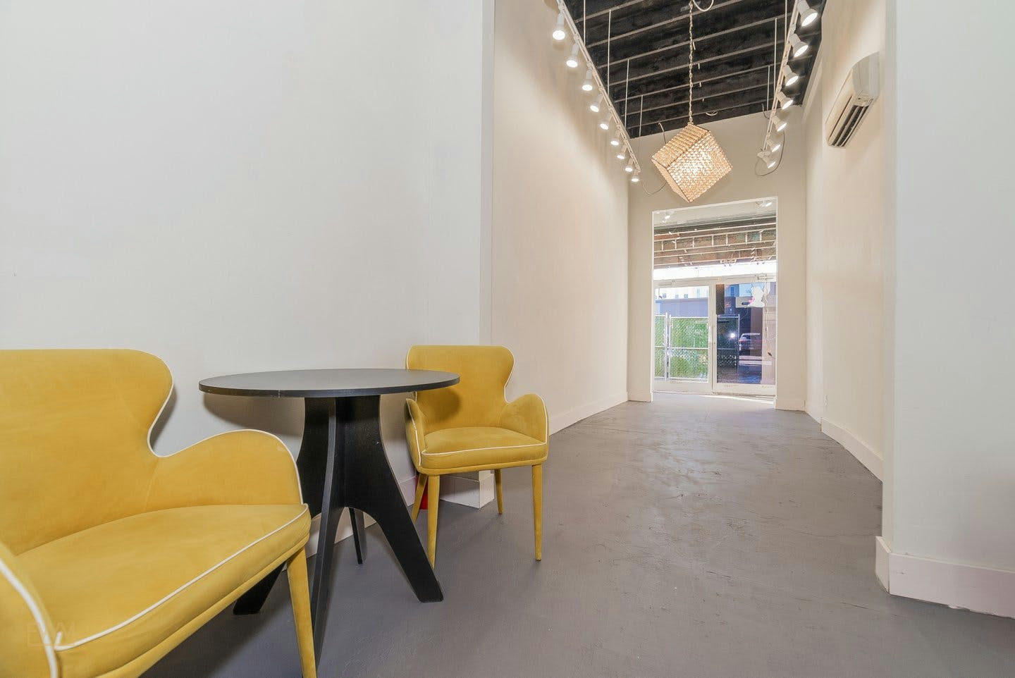 Versatile Pop-Up Art Gallery and Event Space in Gravesend, 28 sqm, pop up store in Brooklyn