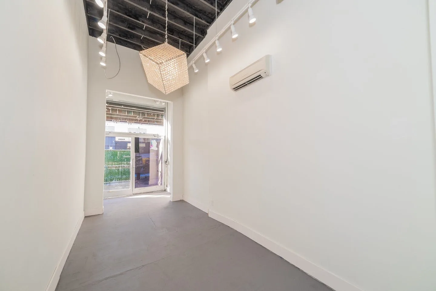 Versatile Pop-Up Art Gallery and Event Space in Gravesend — 2