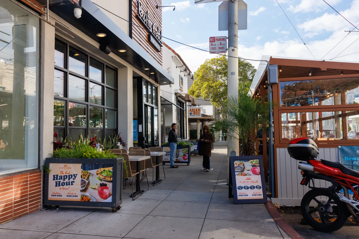 Versatile Pop-Up Lab in San Francisco's Marina District, 112 sqm, pop up store, second interior view