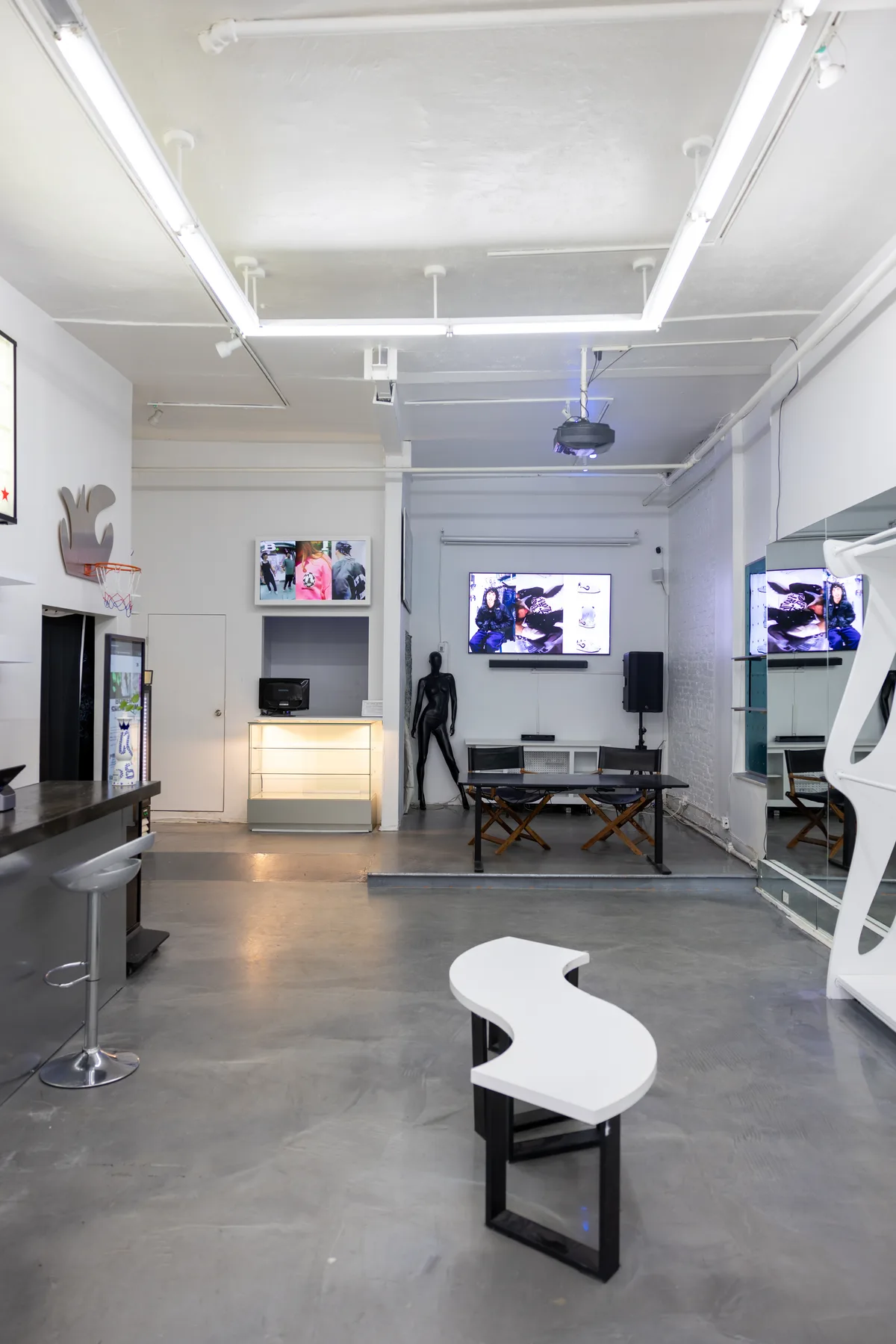 Versatile Pop-Up Showroom in Lower East Side, 93 sqm, pop up store in New York, interior view
