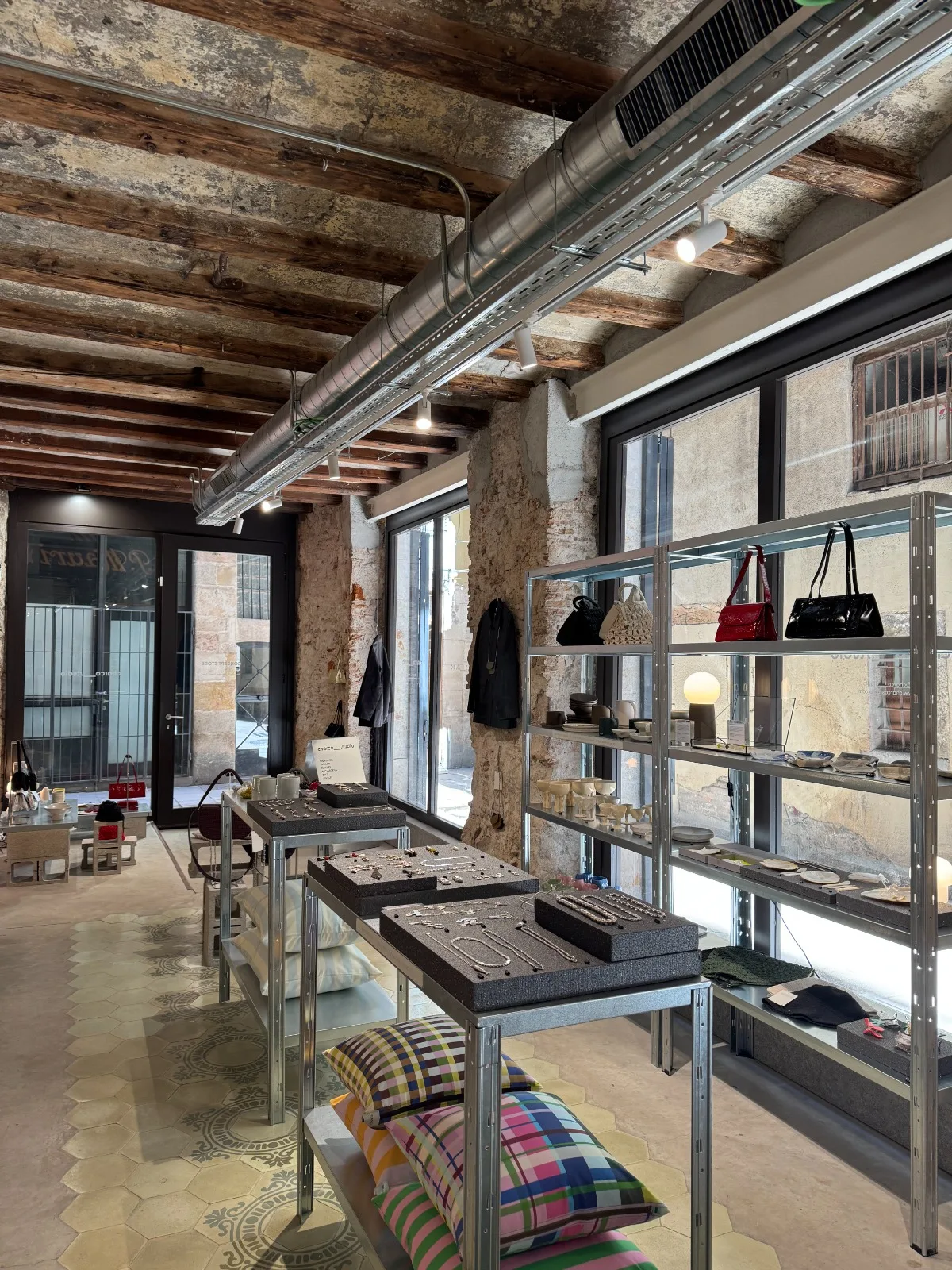 Versatile Pop-Up Space in El Born, Barcelona, 550 sqm, retail experience, second interior view