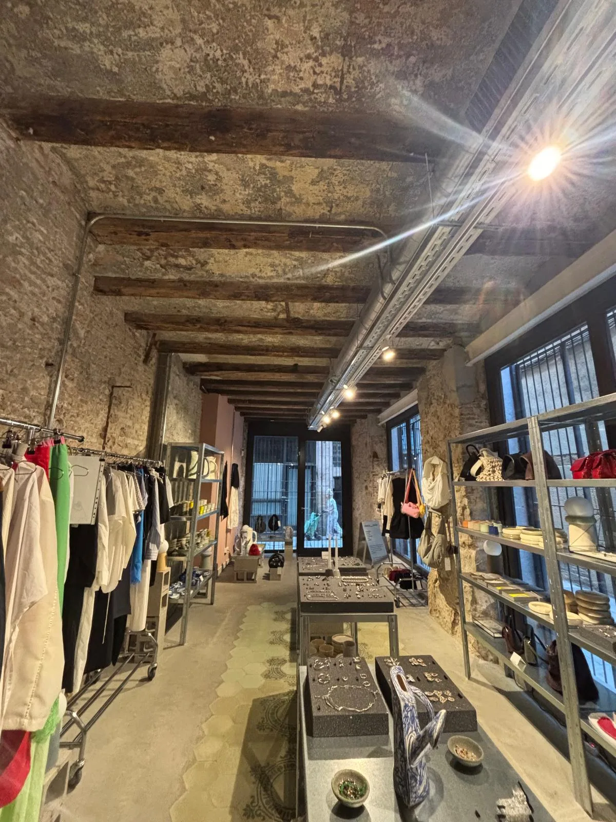 Versatile Pop-Up Space in El Born, Barcelona, 550 sqm, retail experience, additional interior view