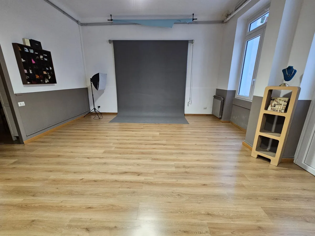 Versatile Pop-Up Space with Kitchen and Fitting Rooms, 50 sqm, pop up store in Milano, third interior view