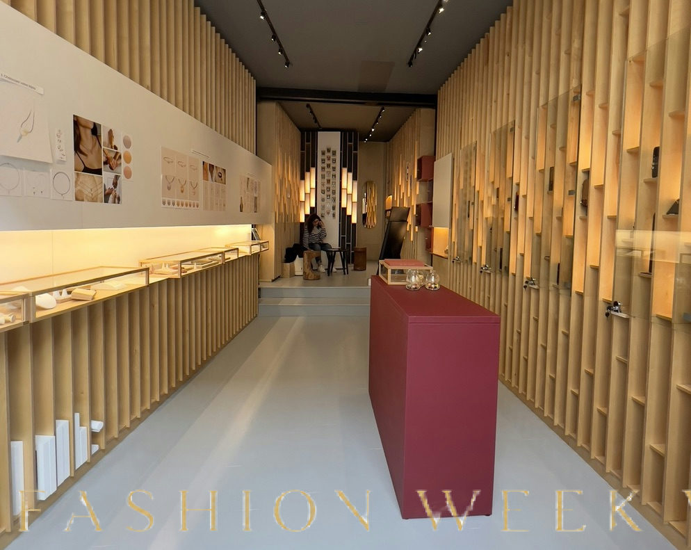 Versatile Pop-Up Store Near Bon Marché