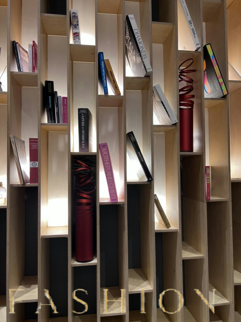 Versatile Pop-Up Store Near Bon Marché, 45 sqm, pop up store in Paris, third interior view