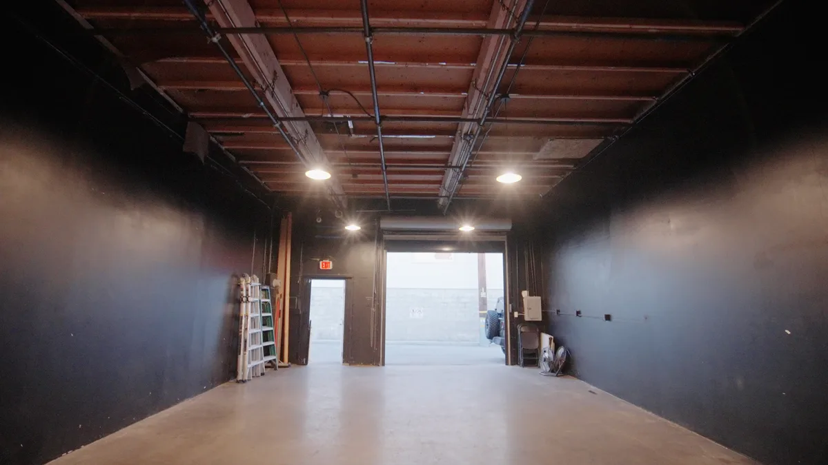 Versatile Production Space with Grid and Rain Systems, 139 sqm, photo shoot, pop-up rental in Los Angeles