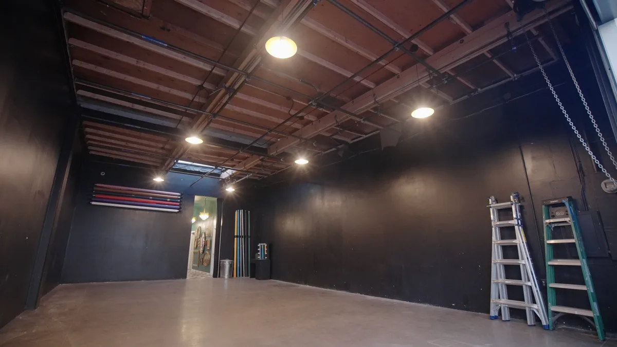 Versatile Production Space with Grid and Rain Systems, 139 sqm, photo shoot, pop-up rental in Los Angeles, second interior v…