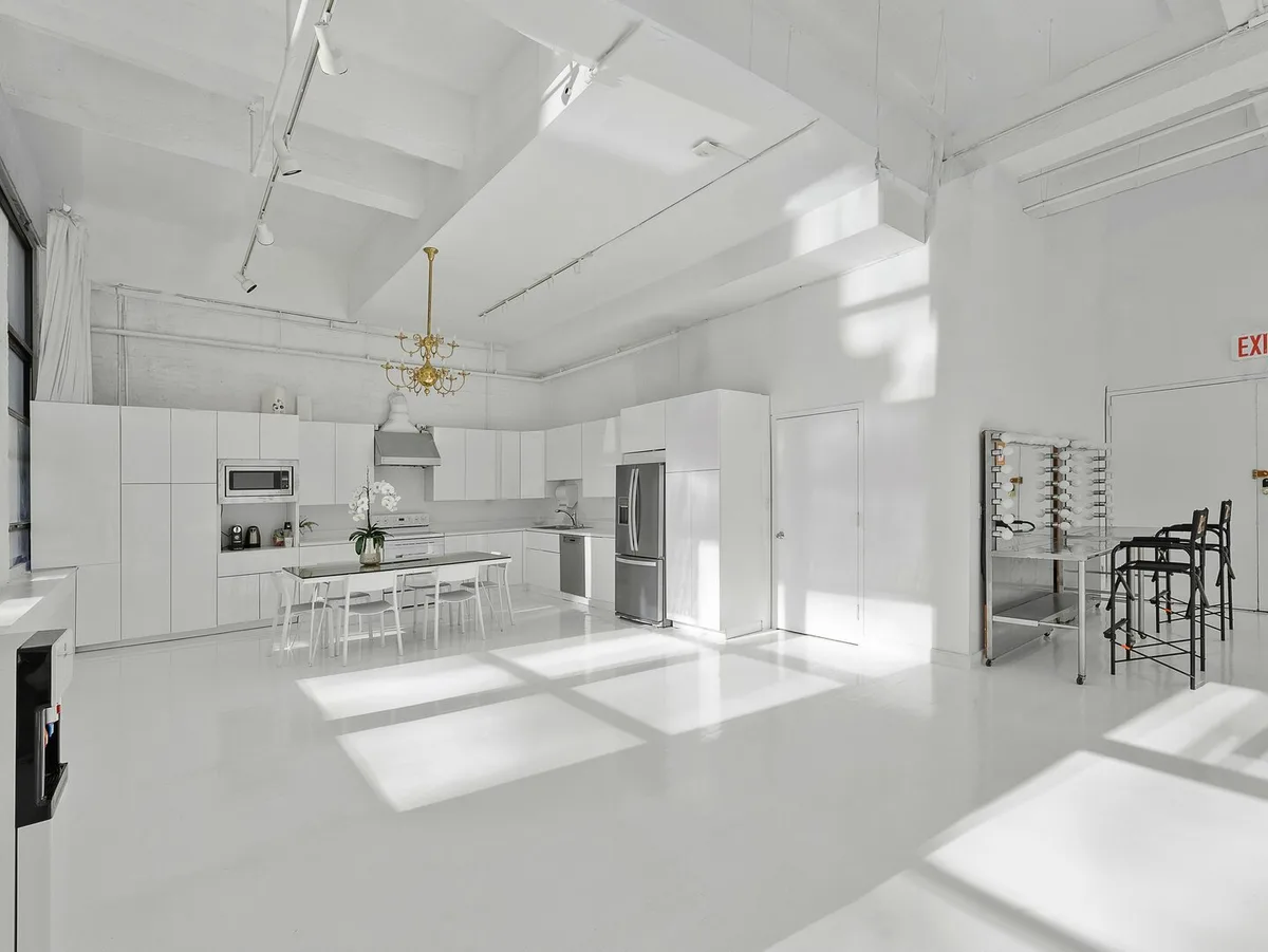 Versatile Production Studio and Event Space in Manhattan, 1858 sqm, photo shoot, pop-up rental in New York, additional inter…