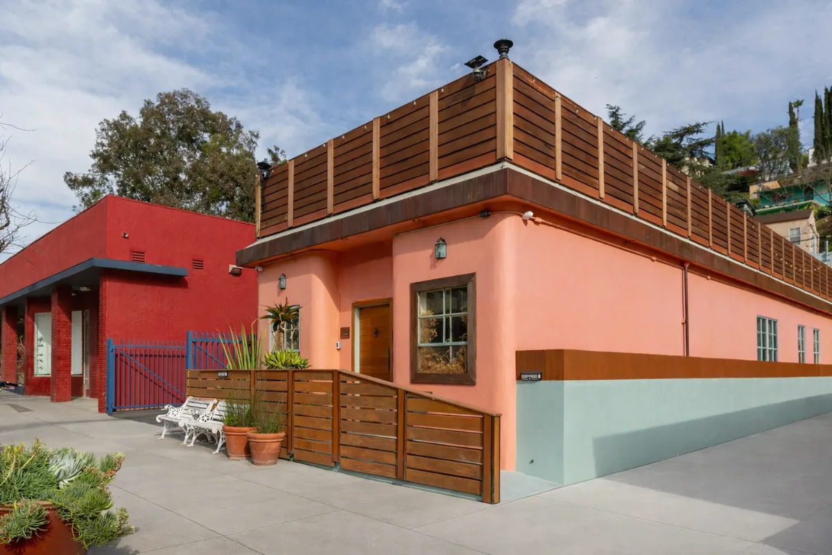 Versatile Retail and Event Space on Silver Lake Blvd, 204 sqm, pop up store in Los Angeles