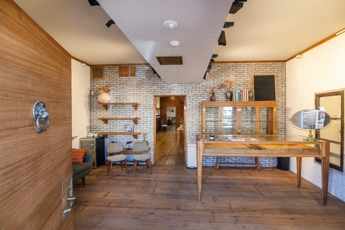 Versatile Retail and Event Space on Silver Lake Blvd, 204 sqm, pop up store in Los Angeles, second interior view