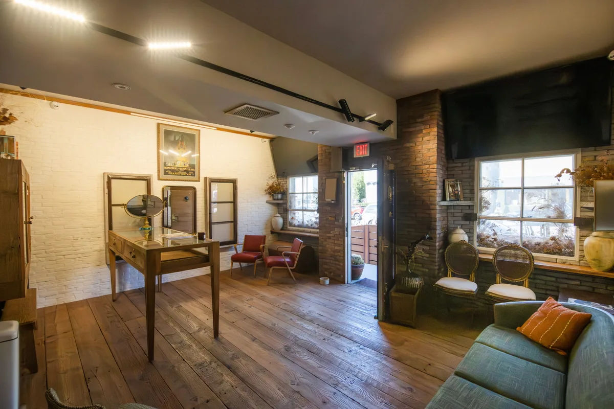 Versatile Retail and Event Space on Silver Lake Blvd, 204 sqm, pop up store in Los Angeles, third interior view
