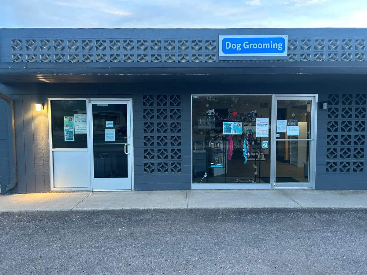 Versatile Retail/Office Space with Private Parking, 134 sqm, retail activation, pop-up rental in Loveland, second interior v…