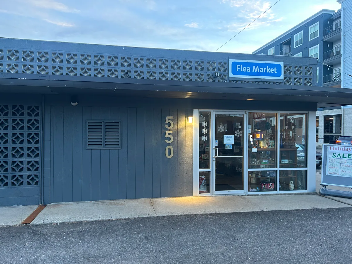 Versatile Retail/Office Space with Private Parking, 134 sqm, retail activation, pop-up rental in Loveland, third interior vi…