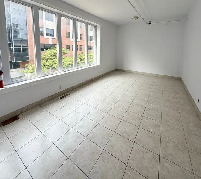 Versatile Retail Space Available in Downtown Montréal, 195 sqm, retail activation, pop-up rental, additional interior view