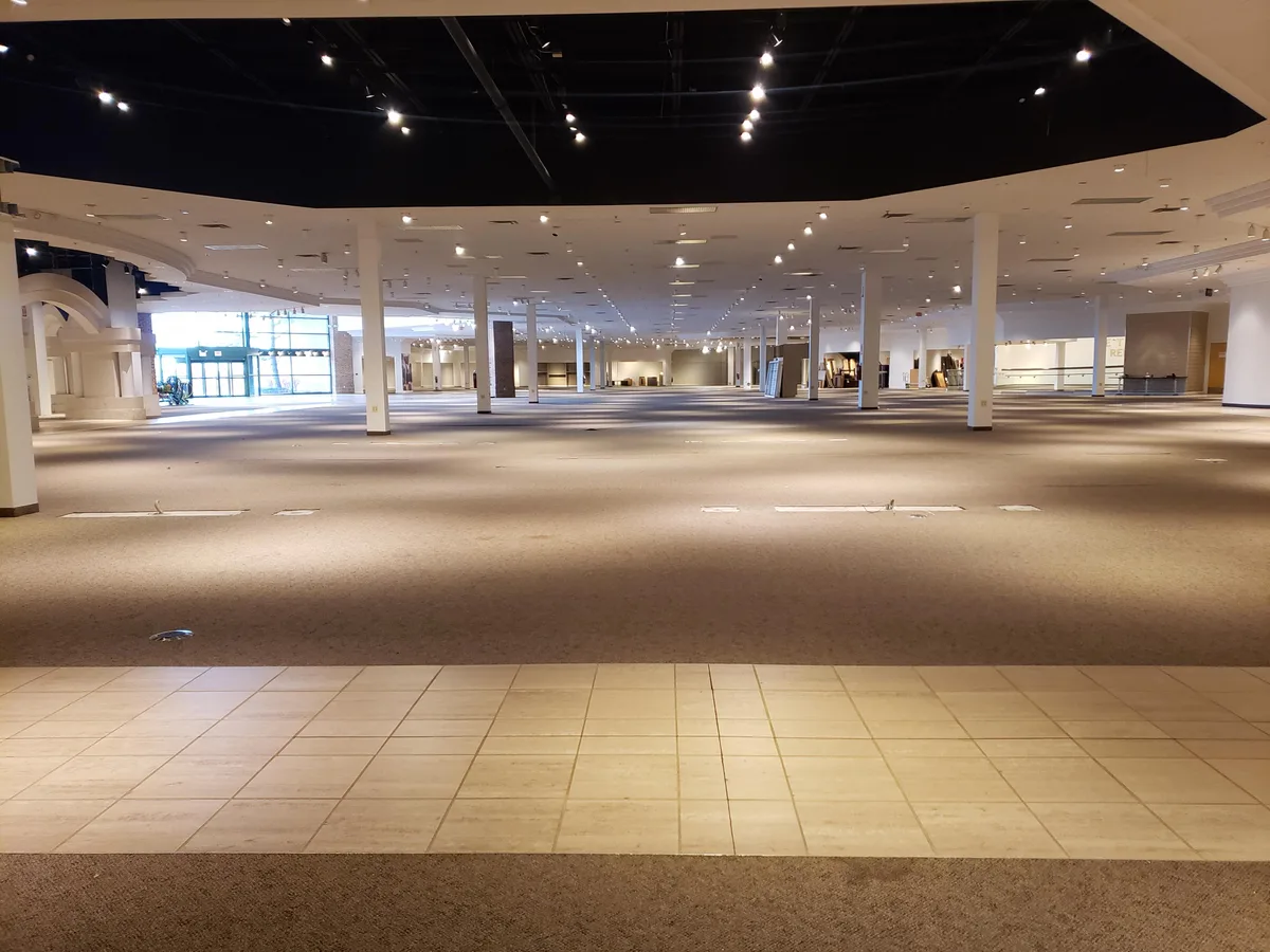 Versatile Retail Space in NE Grand Rapids, 5574 sqm, pop up store in Comstock Park