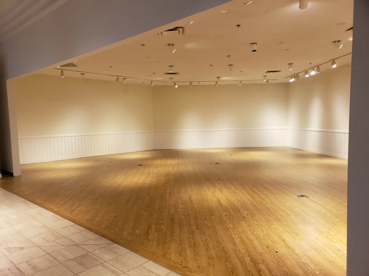 Versatile Retail Space in NE Grand Rapids, 5574 sqm, pop up store in Comstock Park, interior view