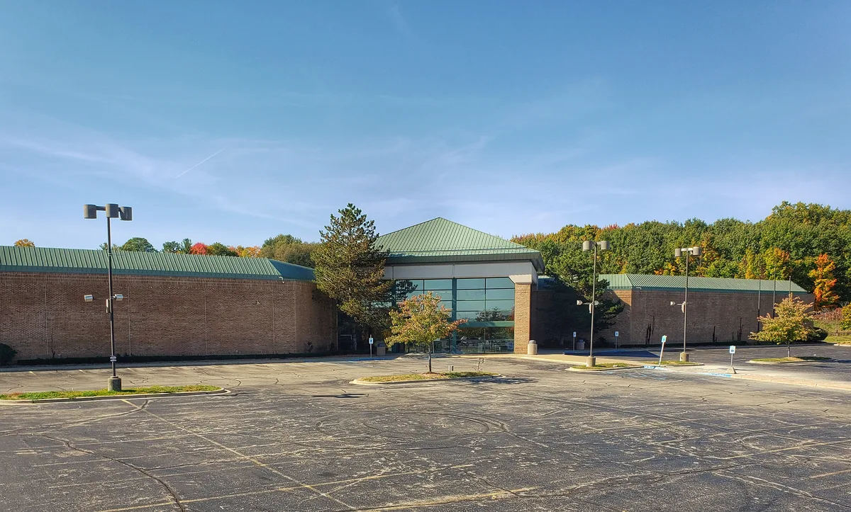 Versatile Retail Space in NE Grand Rapids, 5574 sqm, pop up store in Comstock Park, additional interior view