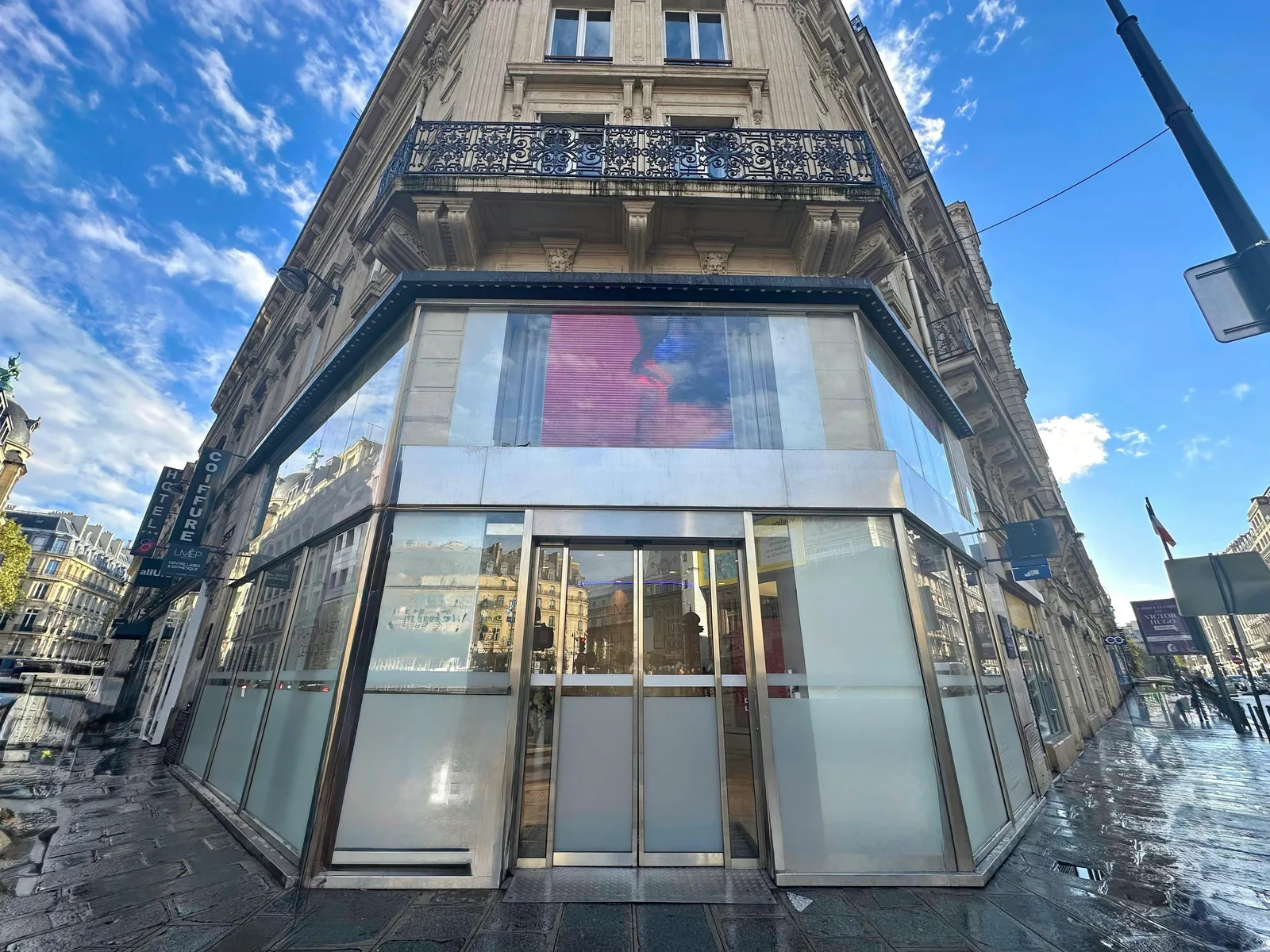 Versatile Retail Space near Boulevard Haussmann, Paris