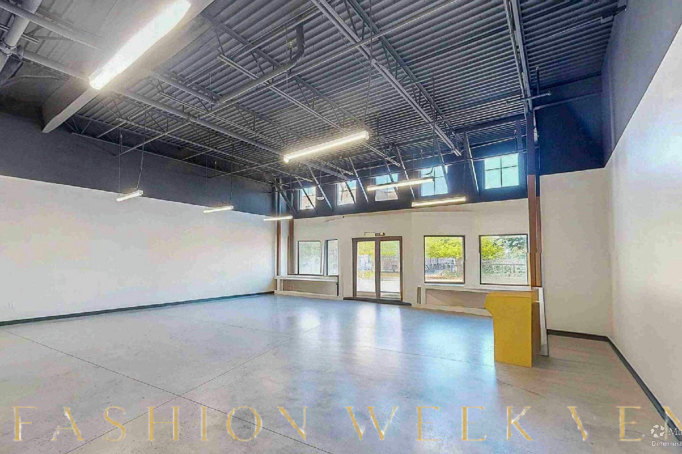 Versatile Retail Space with Display Windows, 140 sqm, pop up store in Foley, interior view