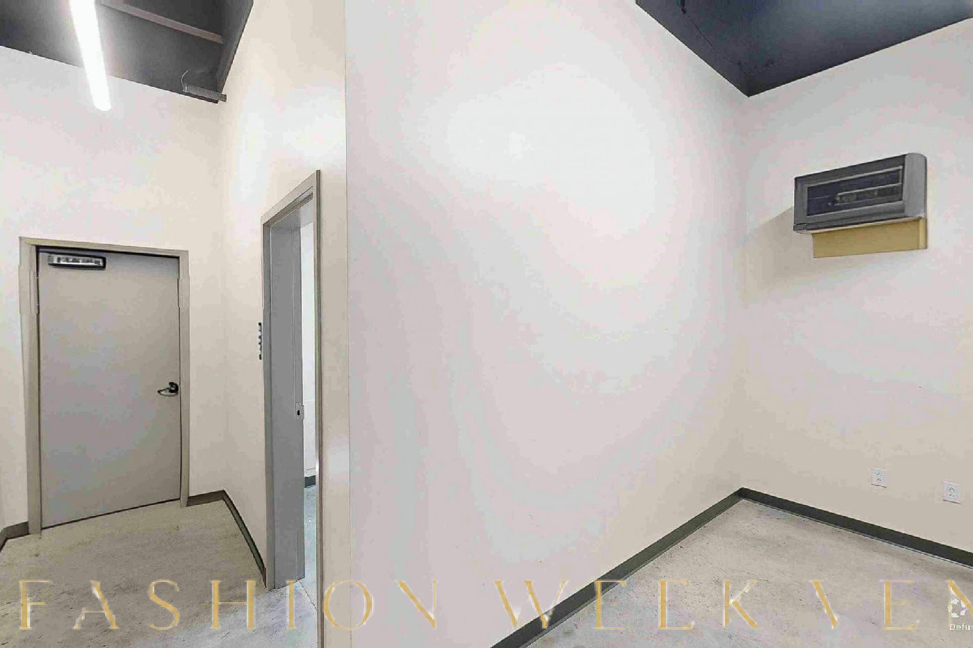 Versatile Retail Space with Display Windows, 140 sqm, pop up store in Foley, second interior view