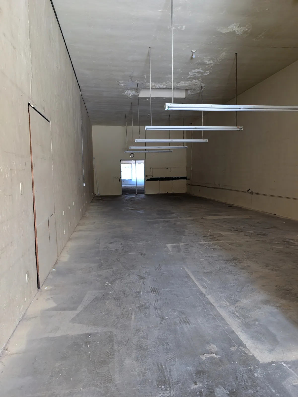 Versatile Retail Spaces: 2,500 to 5,000 Sq Ft, 465 sqm, pop up store in Covina, third interior view