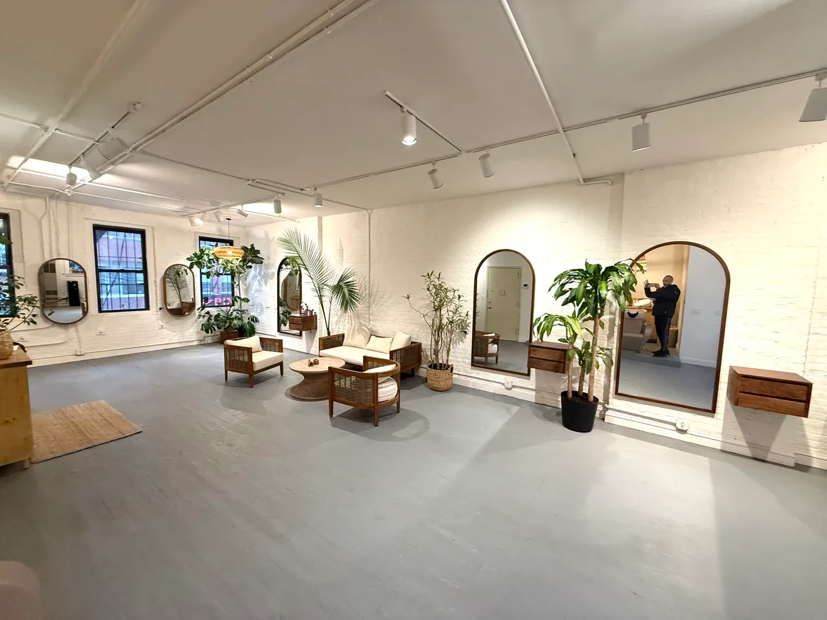 Versatile Second-Floor Loft Space in Williamsburg, 78 sqm, photo shoot, pop-up rental in Brooklyn, additional interior view