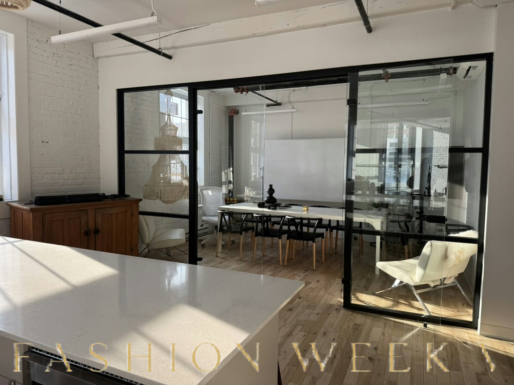 Versatile Showroom and Creative Space Available, 158 sqm, photo shoot, pop-up rental in Montréal