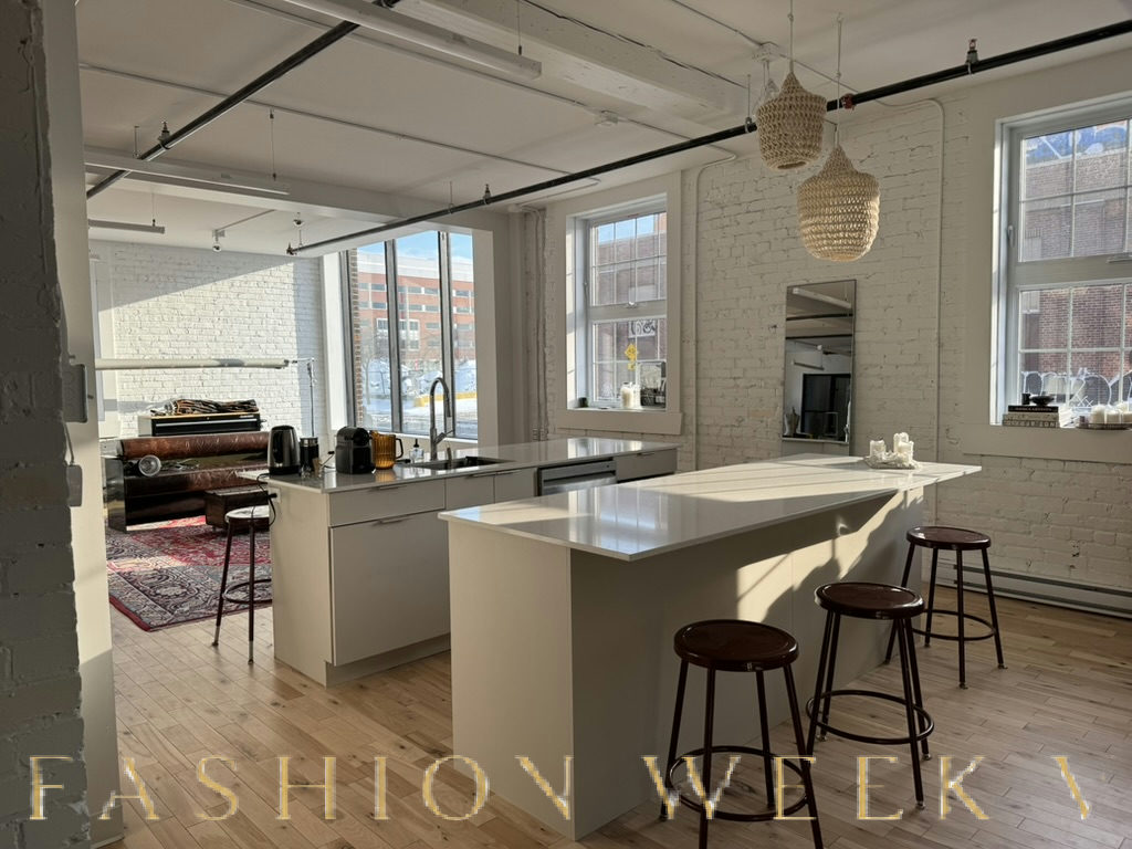 Versatile Showroom and Creative Space Available, 158 sqm, photo shoot, pop-up rental in Montréal, second interior view