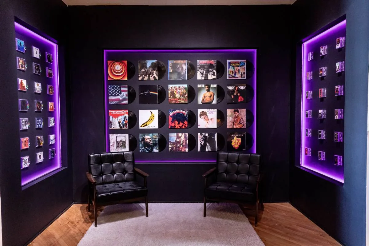 Versatile Sound Stage for Podcasts and Creative Content, 95 sqm, content creation, pop-up rental in Chicago