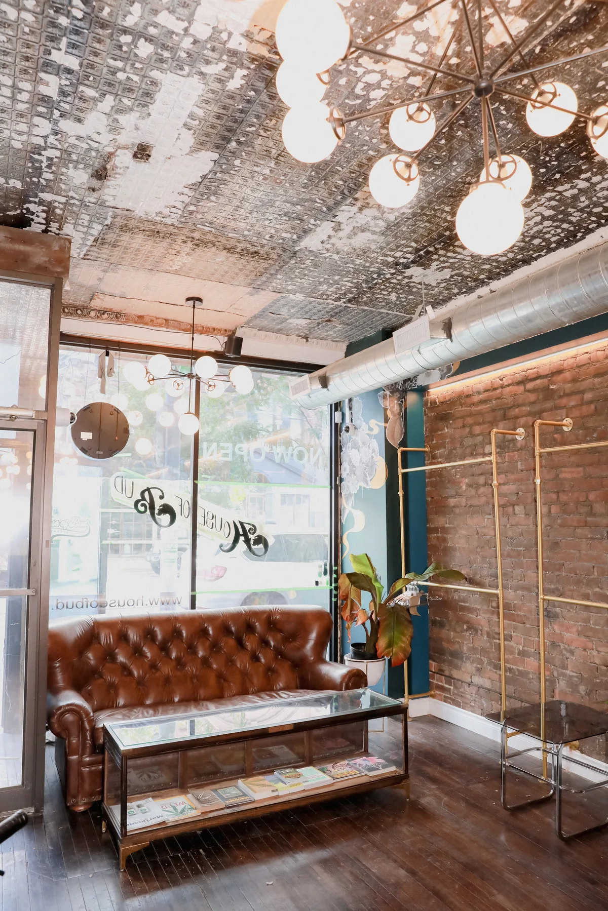 Versatile Storefront Space Available on Queen West, 93 sqm, pop up store in Toronto, third interior view