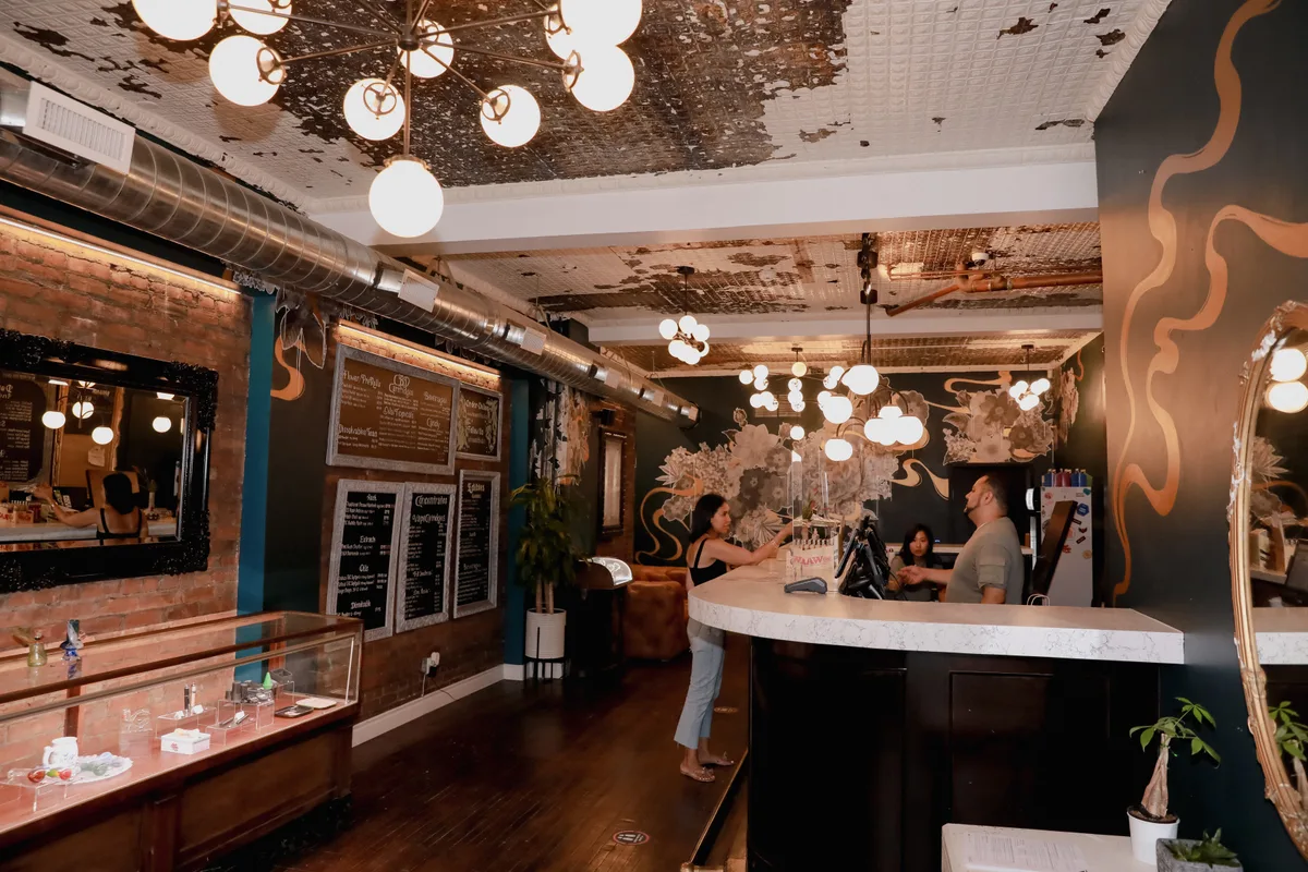 Versatile Storefront Space Available on Queen West, 93 sqm, pop up store in Toronto, additional interior view