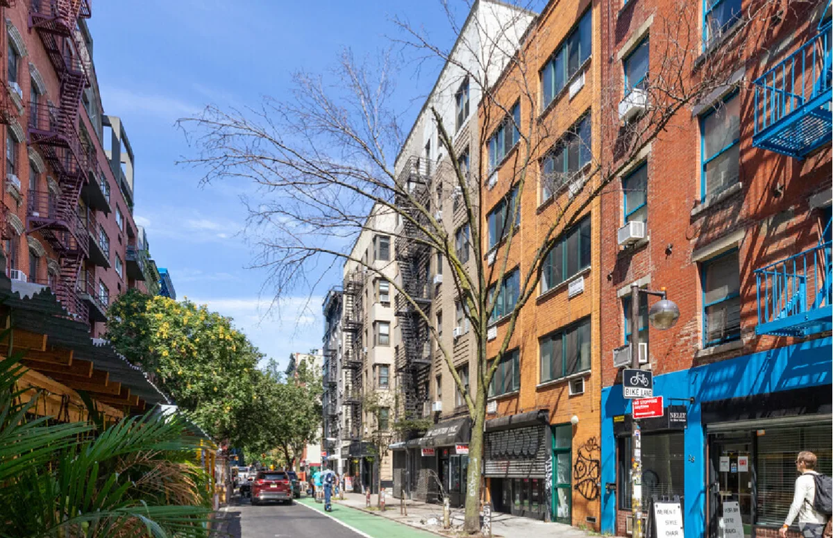 Versatile Storefront Space for Creative Productions, 47 sqm, photo shoot, pop-up rental in New York