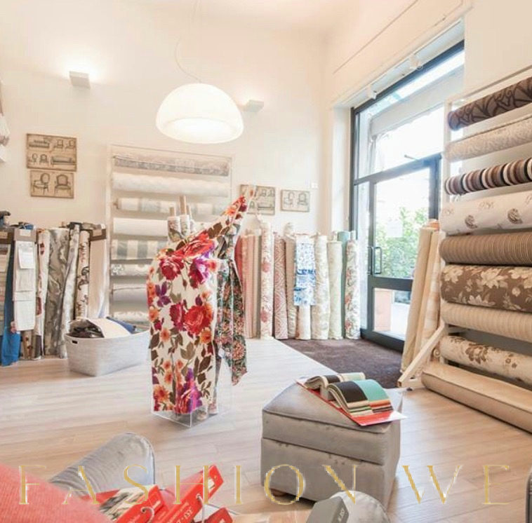 Versatile Storefront Space with Mezzanine, 50 sqm, showroom presentation, pop-up rental in Milano