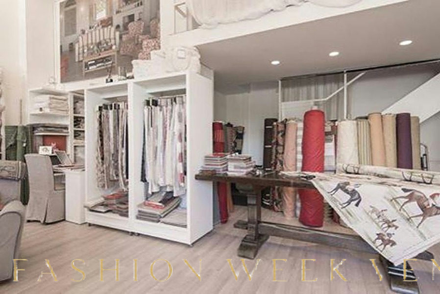 Versatile Storefront Space with Mezzanine, 50 sqm, showroom presentation, pop-up rental in Milano, interior view