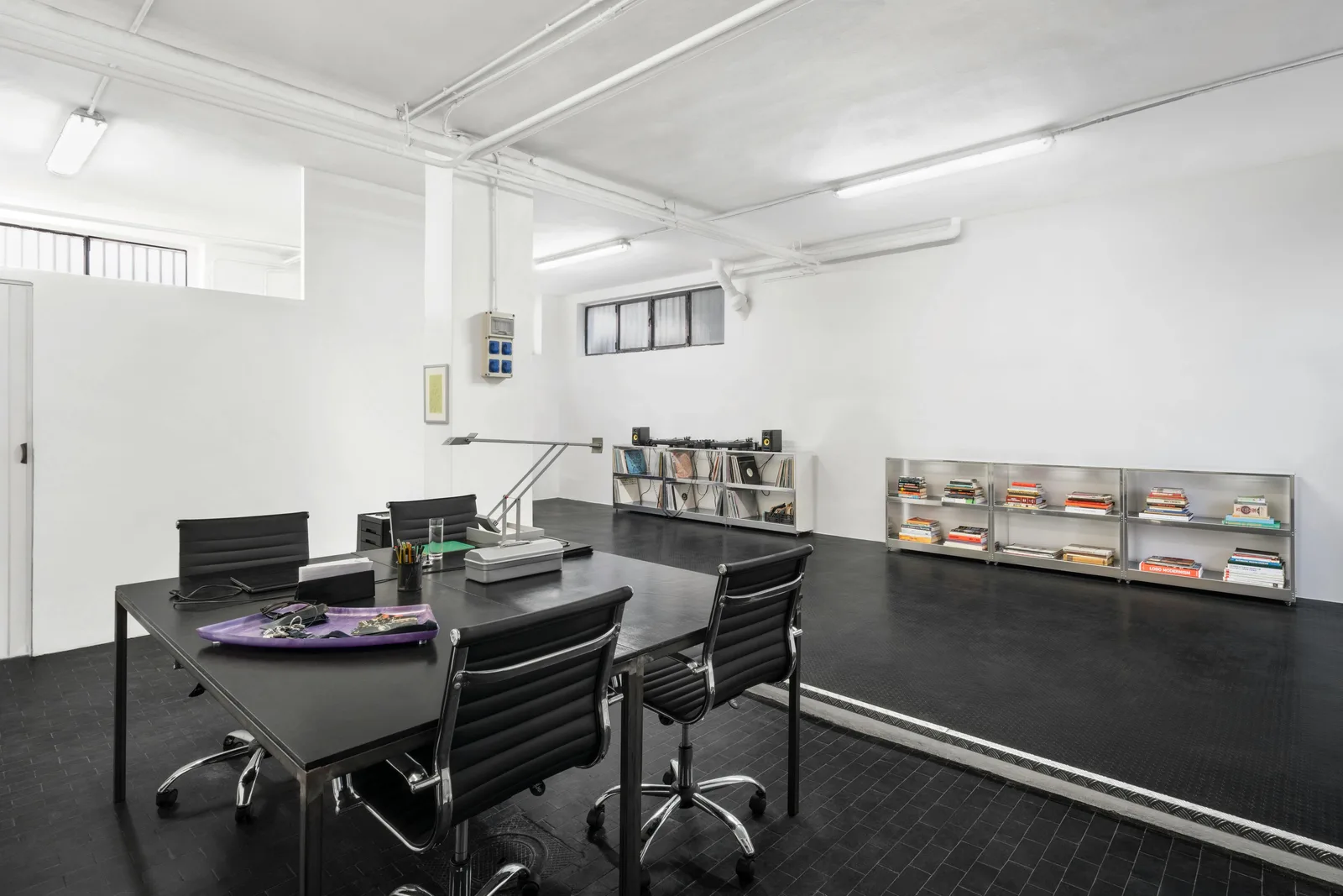 Versatile Studio and Showroom in Milan