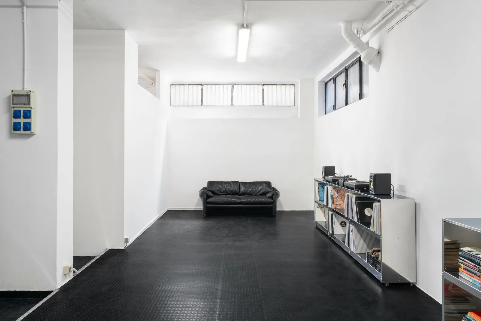 Versatile Studio and Showroom in Milan — 4