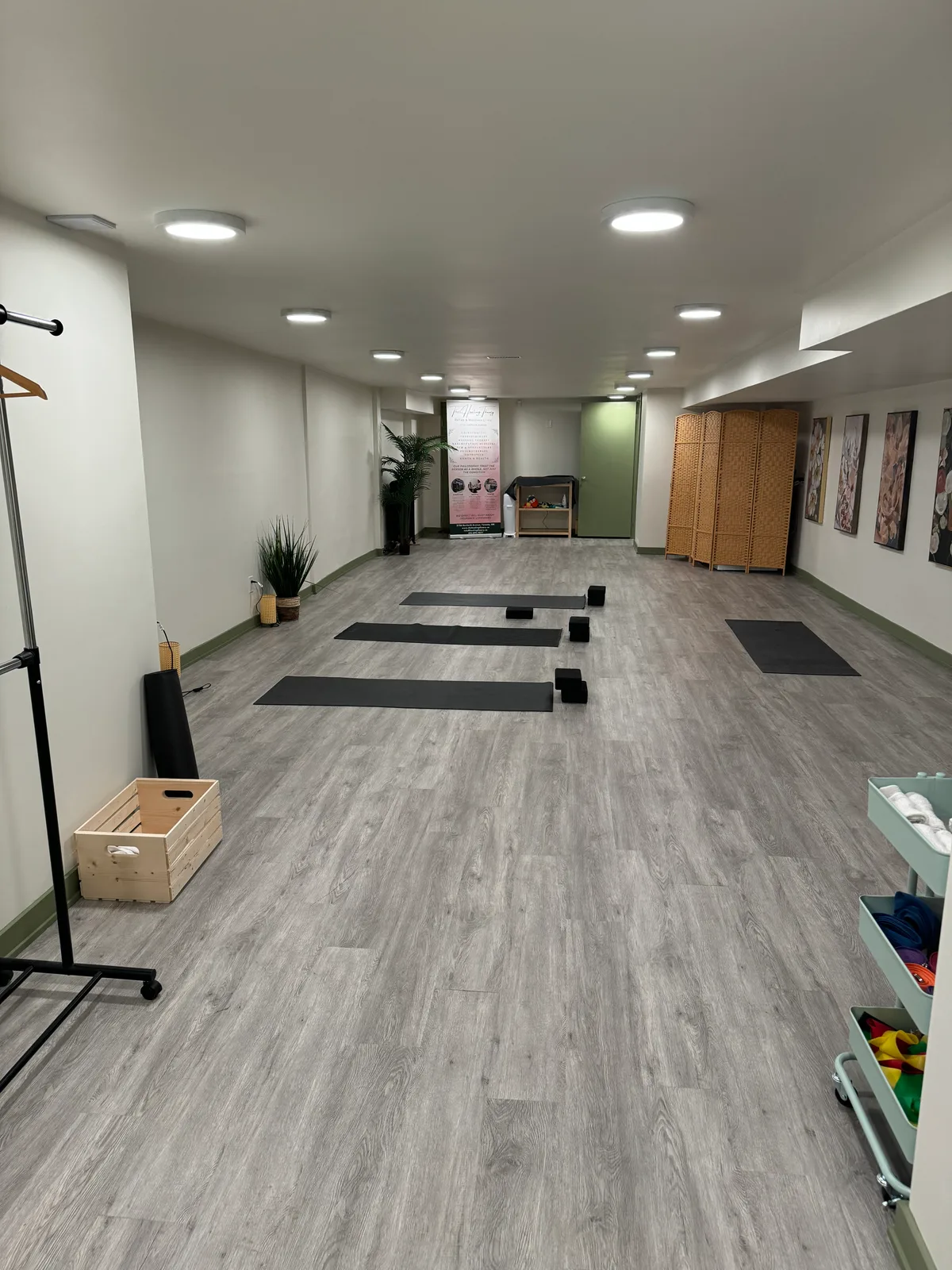 Versatile Studio Space Available in Health & Wellness Clinic, 93 sqm, workshop, pop-up rental in Toronto, interior view