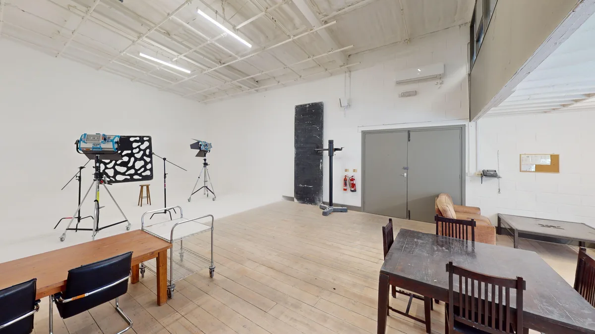 Versatile Studio Space for Fashion Shoots, 108 sqm, fashion showroom, pop-up rental in Greater London, interior view