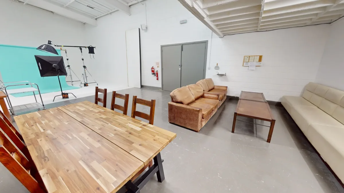Versatile Studio Space for Fashion Shoots and Film, 112 sqm, photo shoot, pop-up rental in Greater London