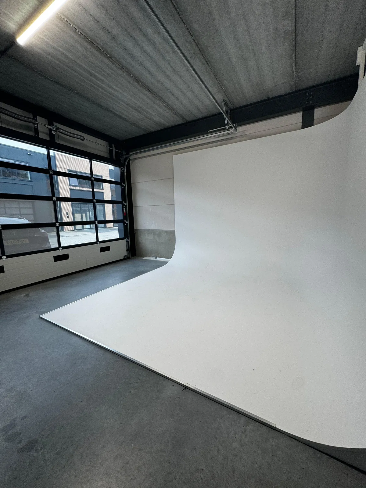 Versatile Studio with Limbo Wall for Creative Use, 40 sqm, photo shoot, pop-up rental in Aalsmeer