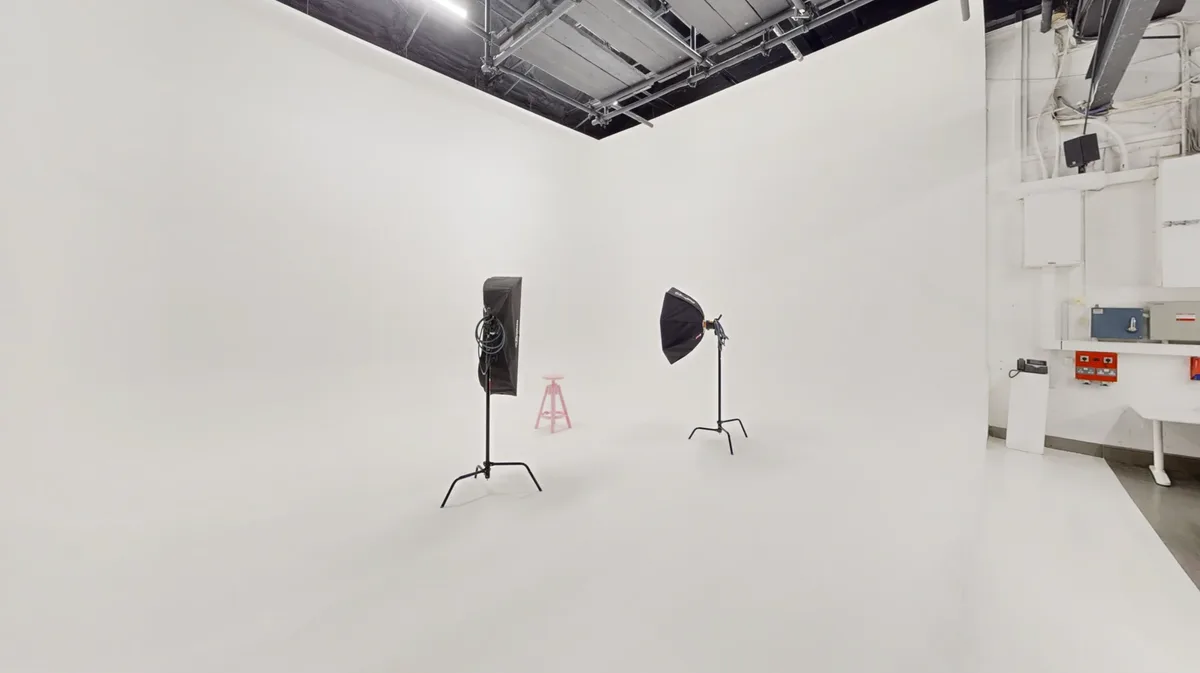 Versatile Studio with Overhead Shooting Platform, 84 sqm, photo shoot, pop-up rental in Greater London