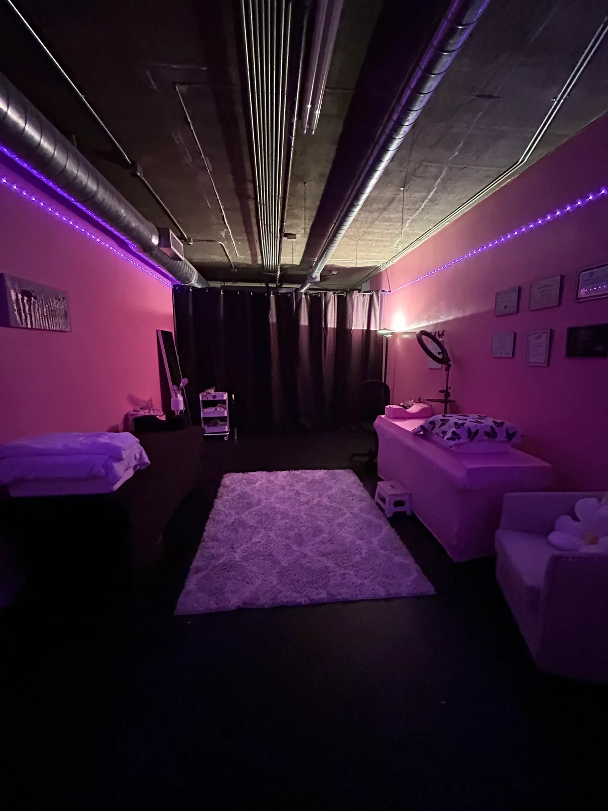 Versatile Suite for Beauty Professionals, 11 sqm, showroom presentation, pop-up rental in Los Angeles