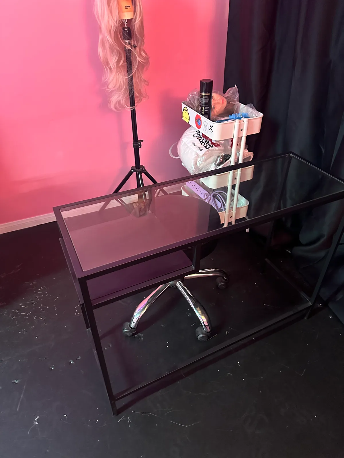 Versatile Suite for Beauty Professionals, 11 sqm, showroom presentation, pop-up rental in Los Angeles, interior view