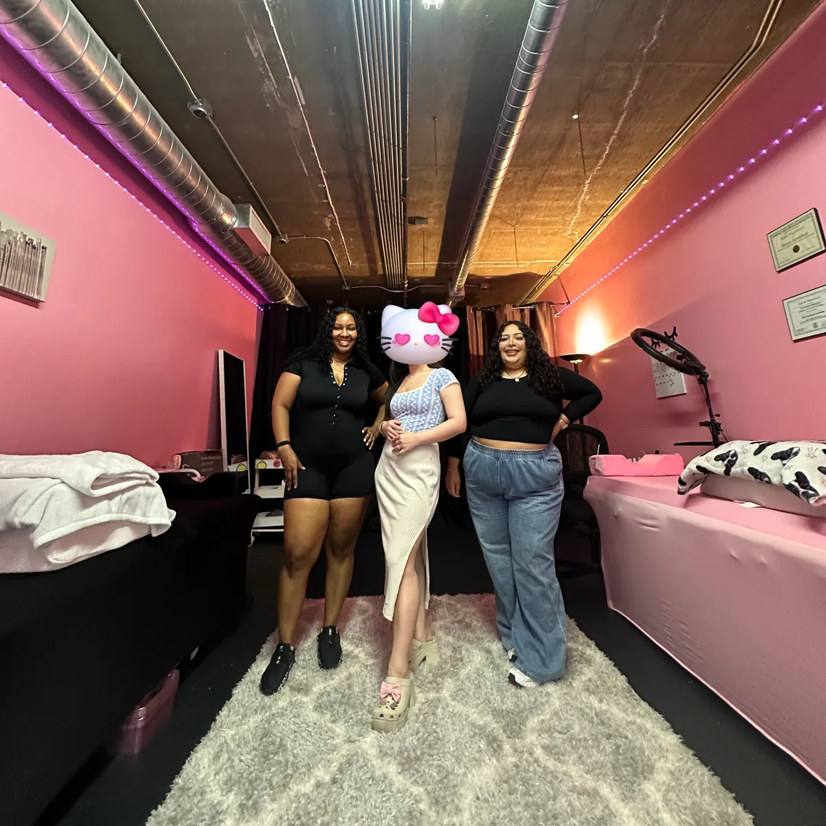Versatile Suite for Beauty Professionals, 11 sqm, showroom presentation, pop-up rental in Los Angeles, second interior view