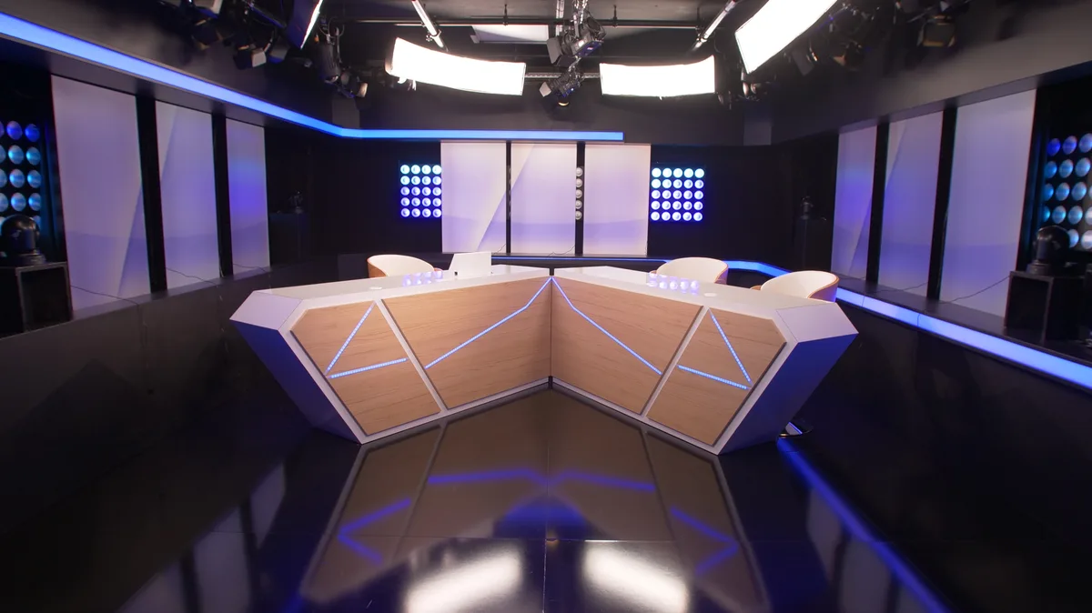 Versatile Talk Show Studio for Broadcast Productions, 50 sqm, showroom presentation, pop-up rental in Boulogne-Billancourt