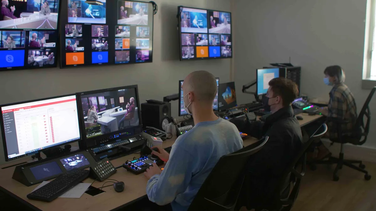 Versatile Talk Show Studio for Broadcast Productions, 50 sqm, showroom presentation, pop-up rental in Boulogne-Billancourt…