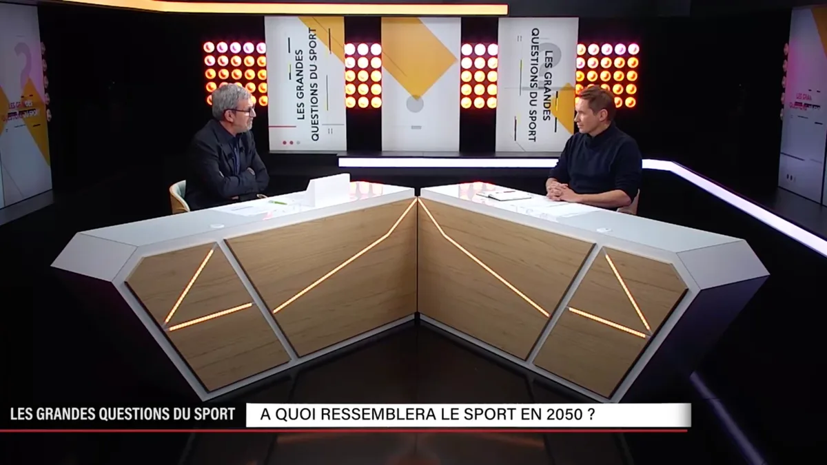 Versatile Talk Show Studio for Broadcast Productions, 50 sqm, showroom presentation, pop-up rental in Boulogne-Billancourt…